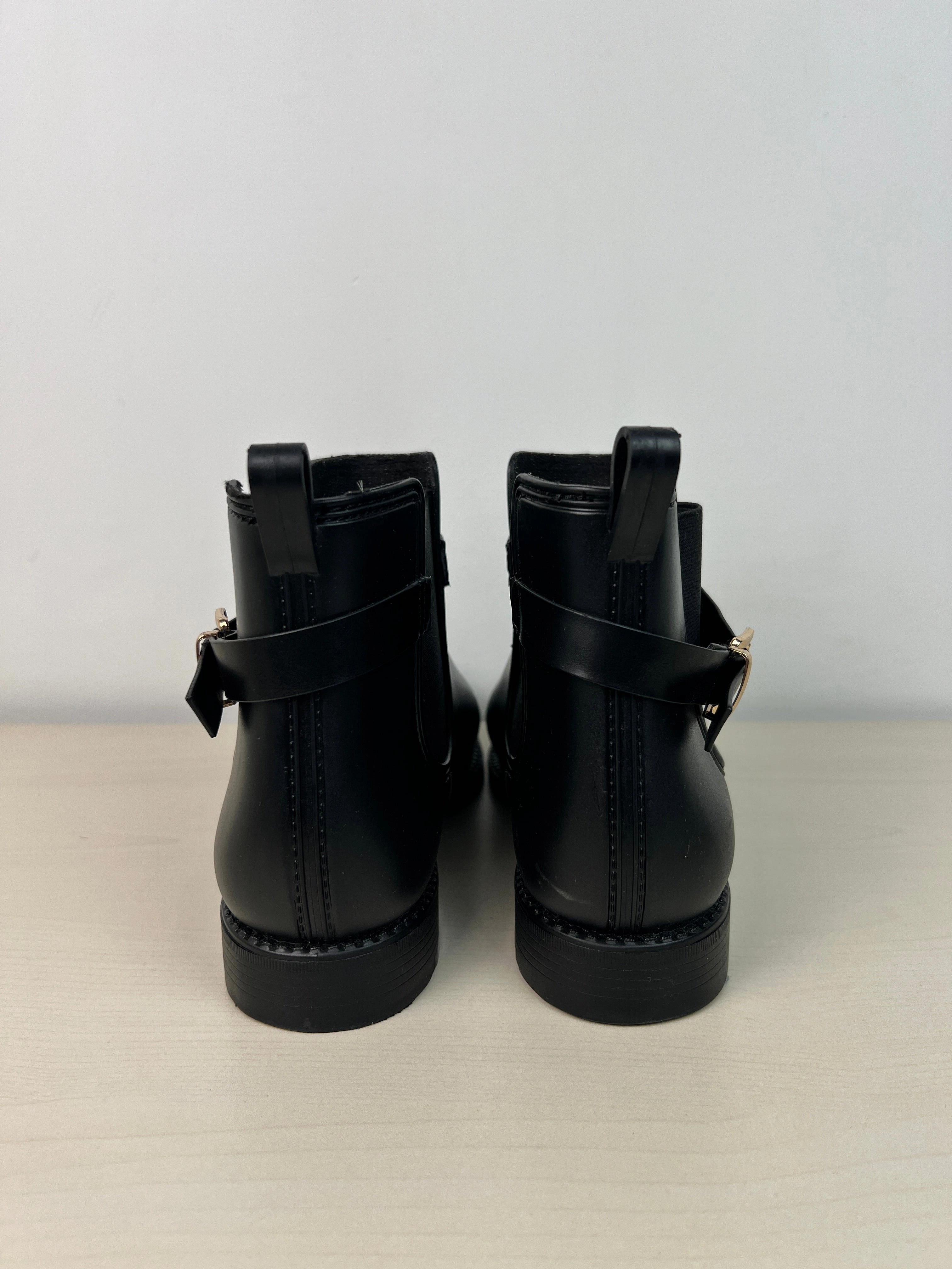 Boots Ankle Flats By FERRERA In Black, Size: 8