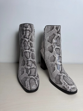 Boots Ankle Heels By Donald Pliner In Snakeskin Print, Size: 10