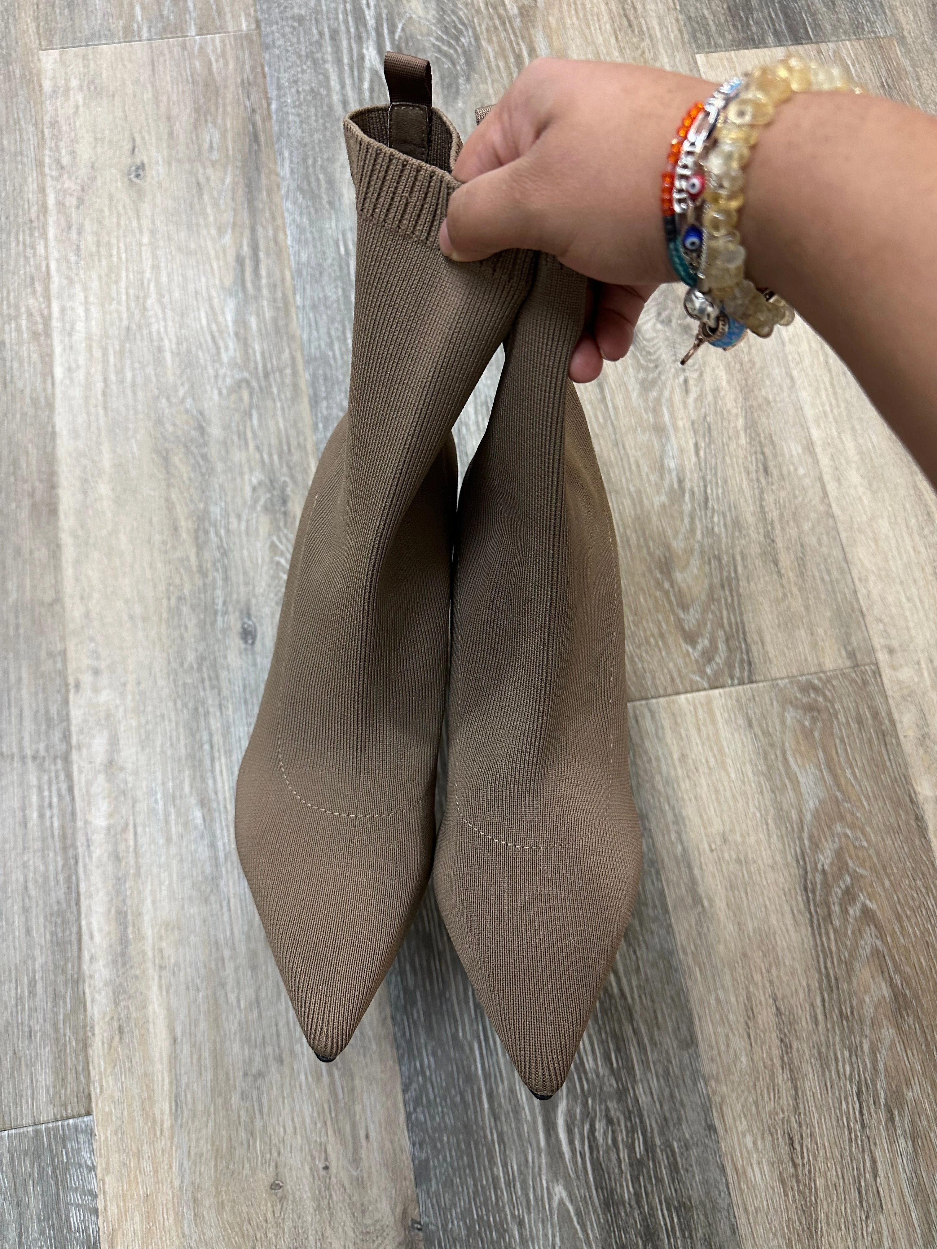 Boots Ankle Heels By Zara In Beige, Size: 9