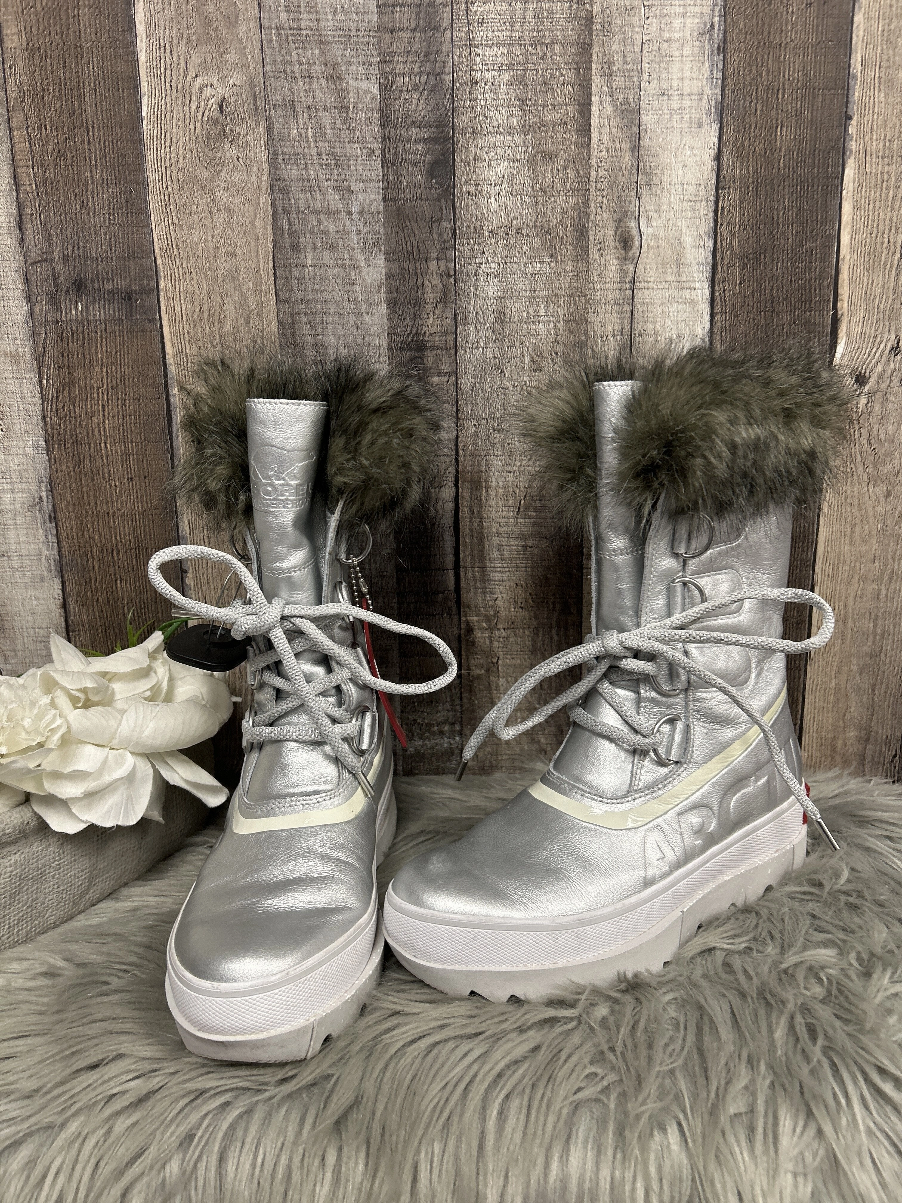 Boots Snow By Sorel  Size: 8.5