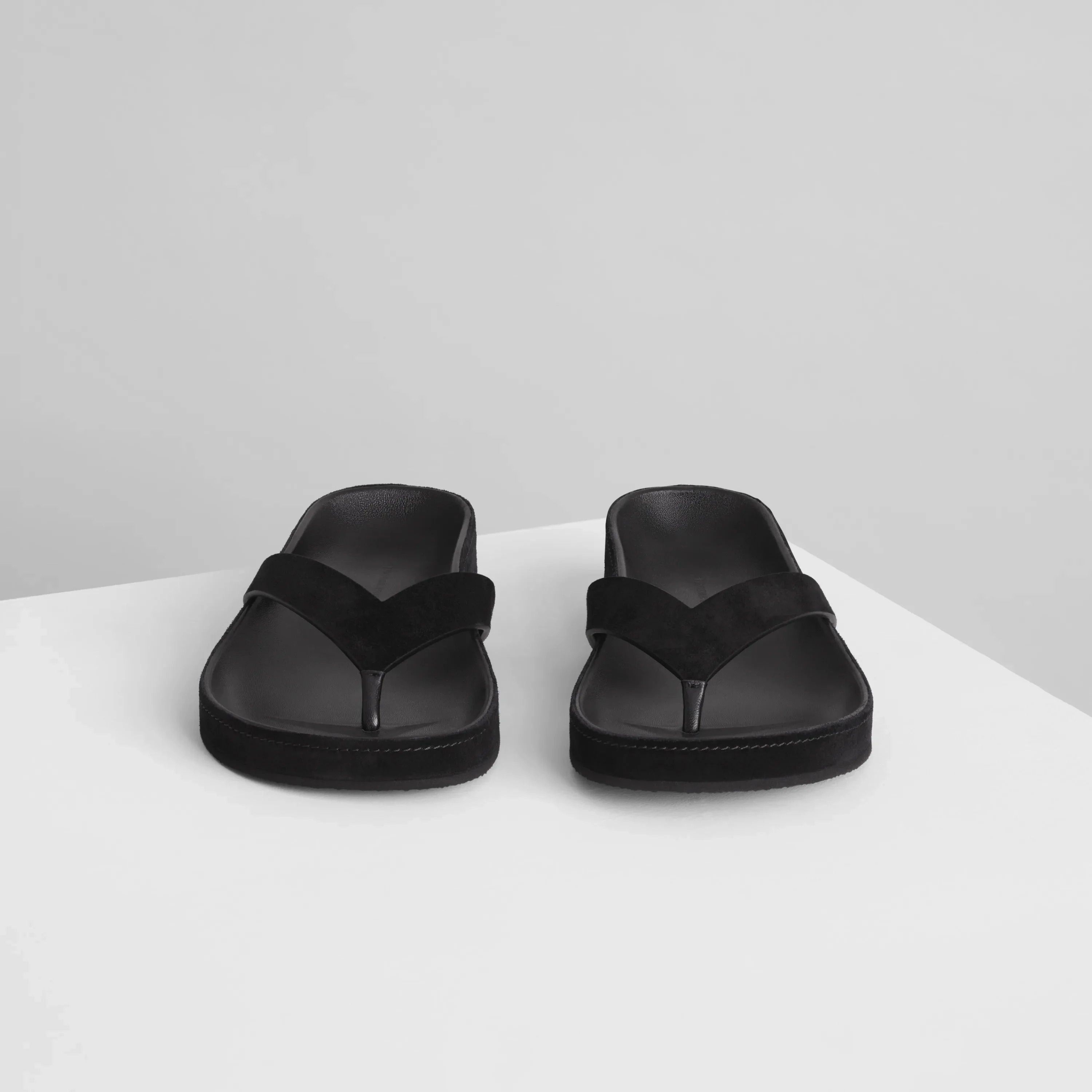 ROUND FLIP FLOP | black suede