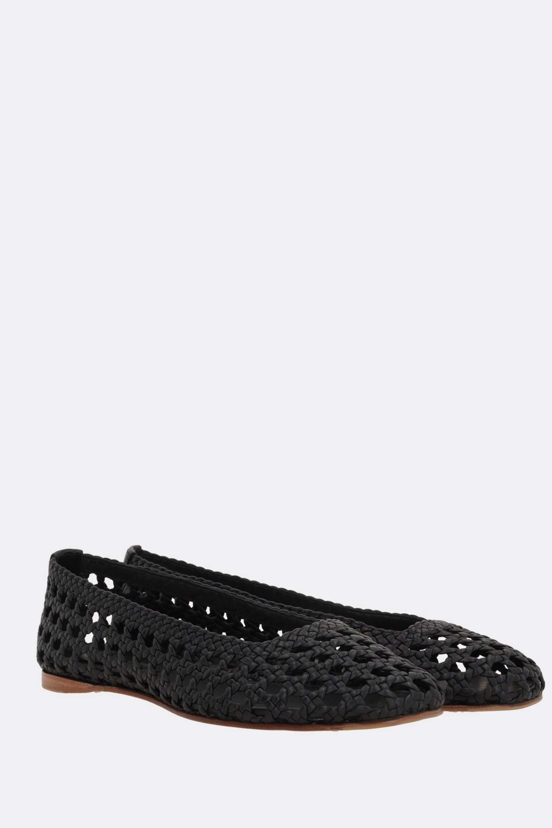 Shell ballerinas in woven leather