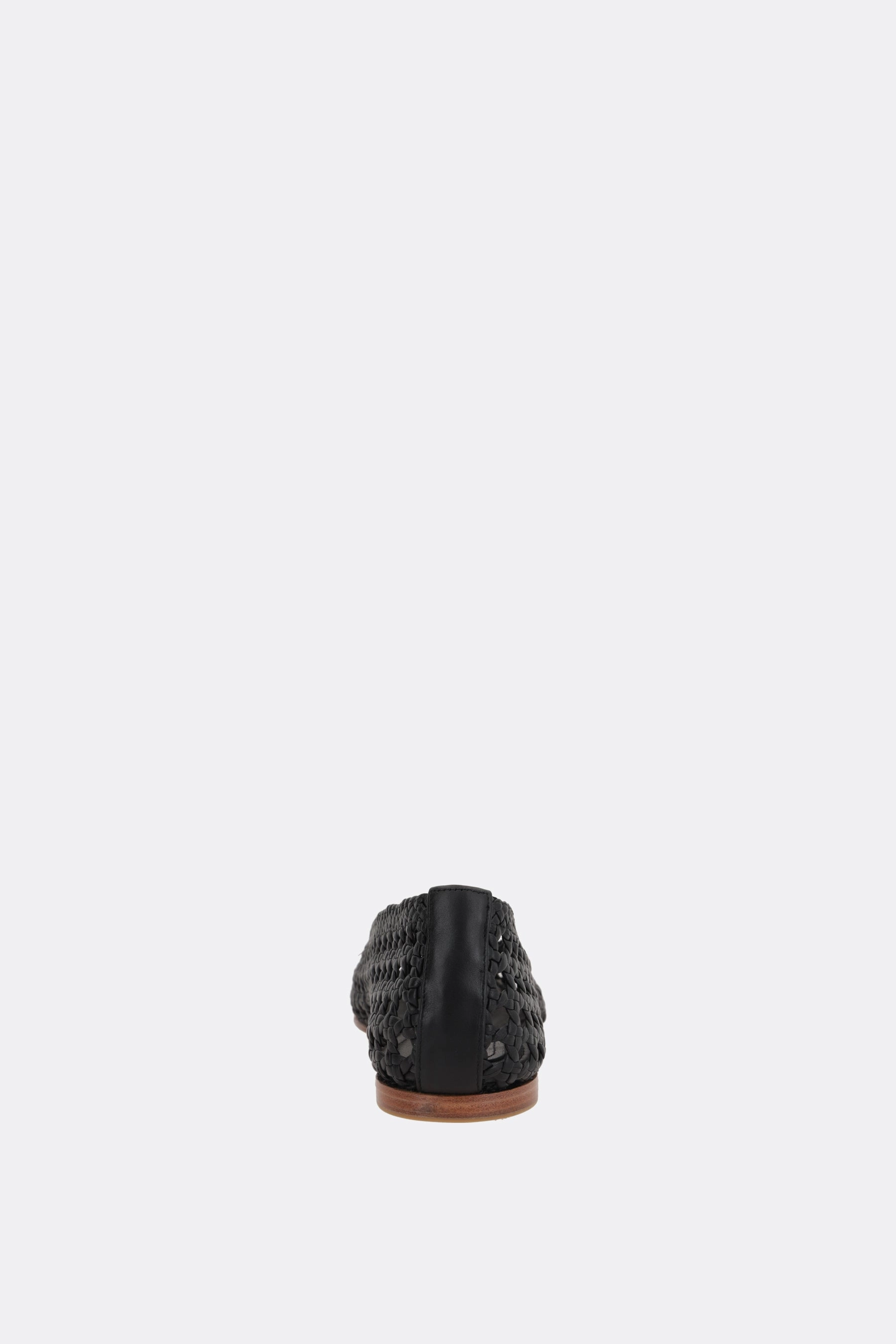 Shell ballerinas in woven leather