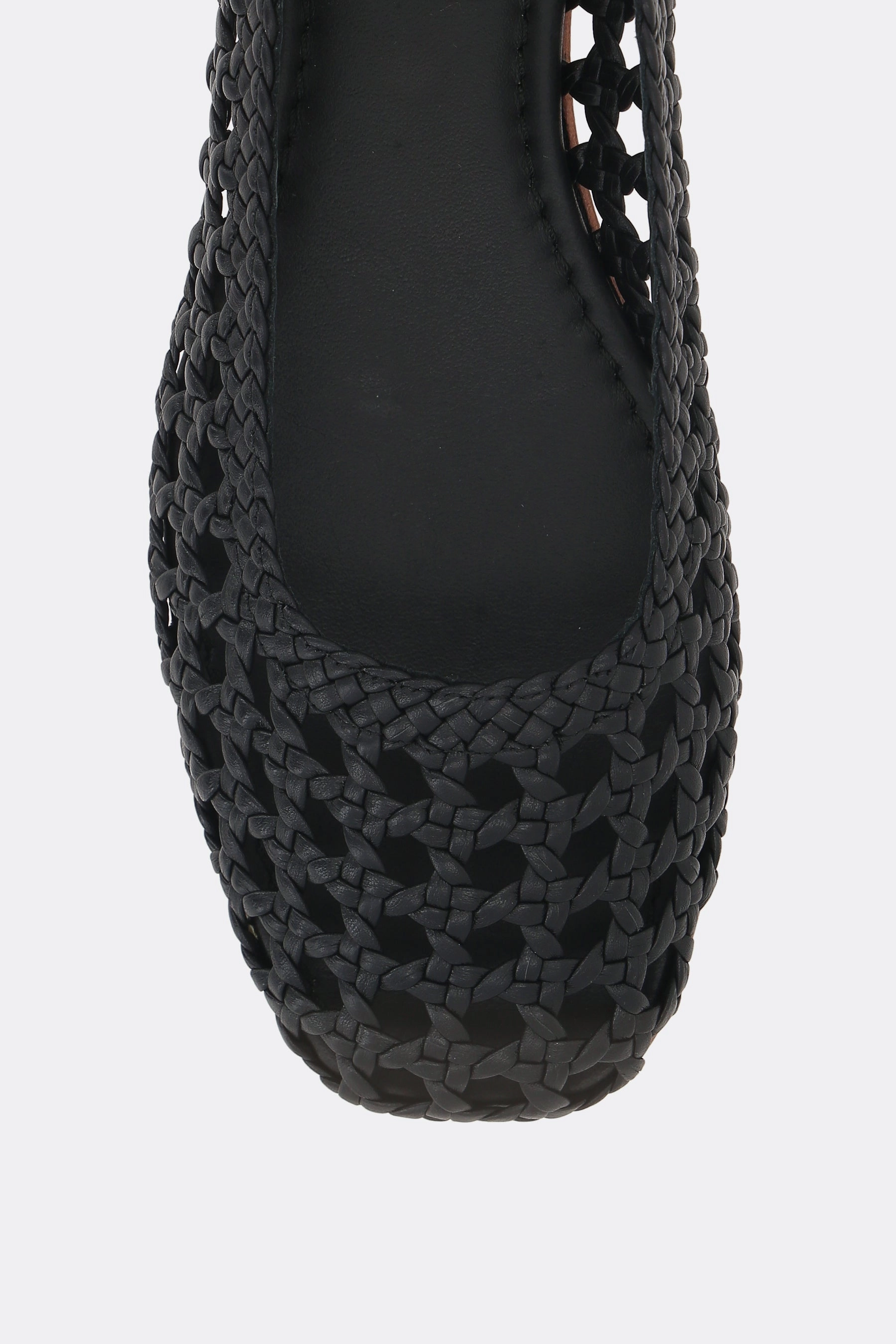Shell ballerinas in woven leather