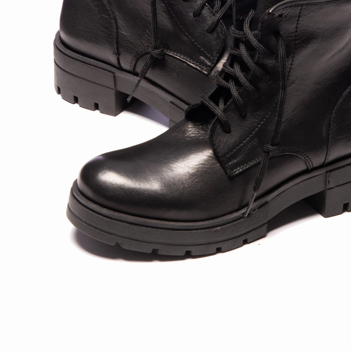 Venlo Black Leather