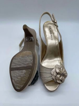 Women's Anne Klein Heels. 8