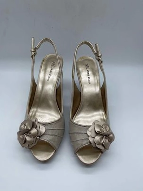 Women's Anne Klein Heels. 8