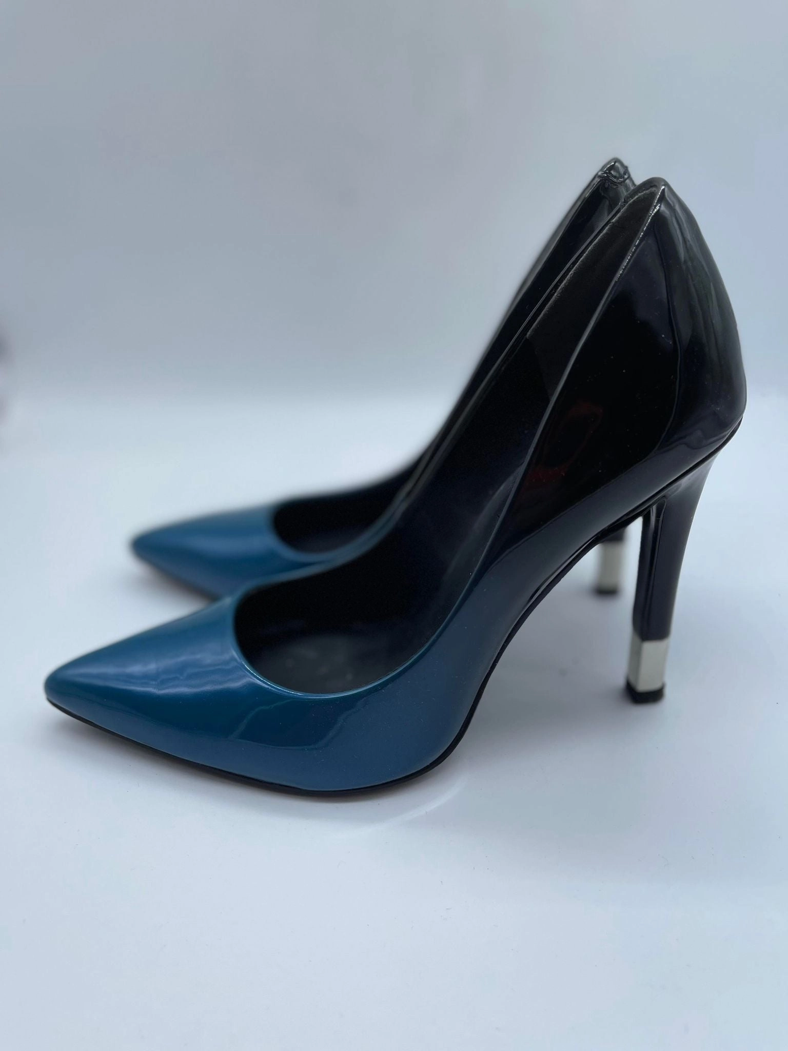 Women's Guess Heels. 5